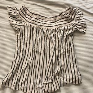 Vertical stripped blouse. Off the shoulders*